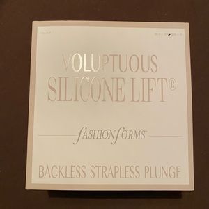Voluptuous Silicone Lift - Nude - fits DD - backless, strapless, plunge